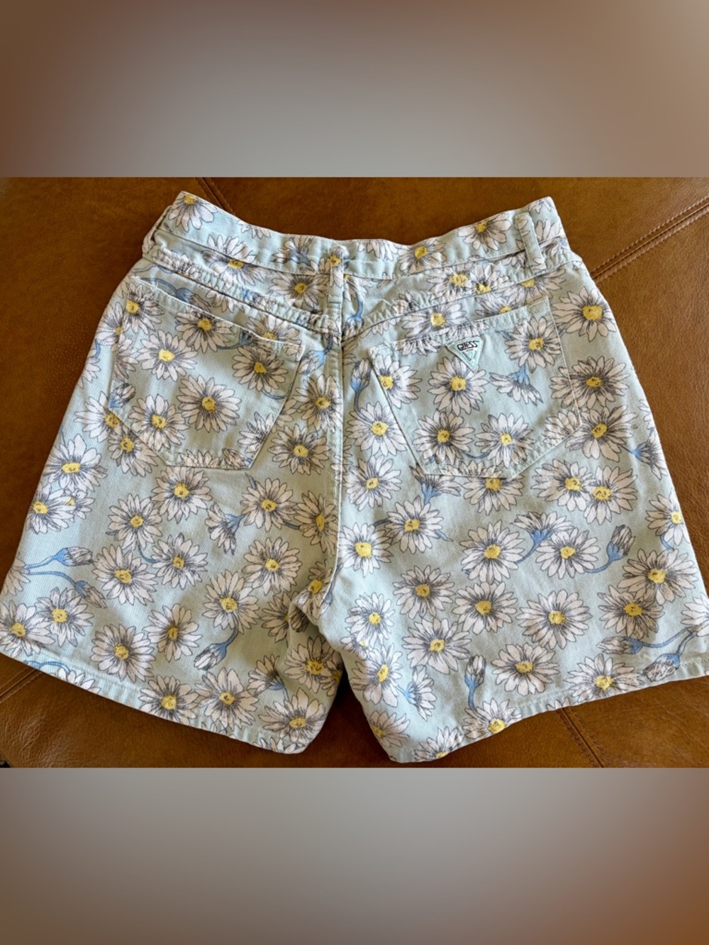 🌼 Vintage GUESS by Georges Marciano Daisy Print Shorts Size 1 - Picture 2 of 12